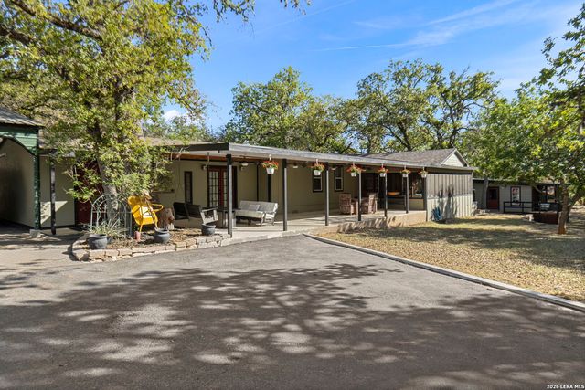 390 Galveston St, Bandera, TX 78003