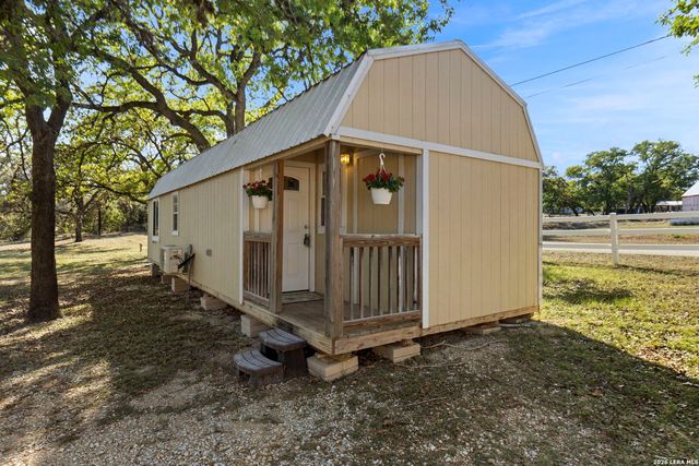 390 Galveston St, Bandera, TX 78003