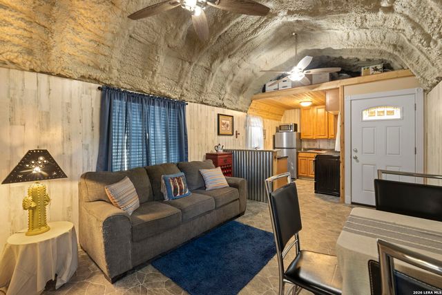 390 Galveston St, Bandera, TX 78003