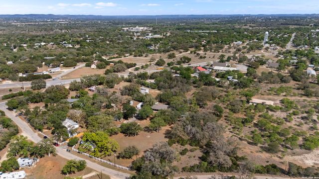 390 Galveston St, Bandera, TX 78003