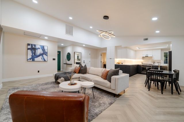 1525 Woodland Oaks Way, Sacramento, CA 95833