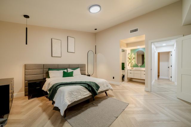 1525 Woodland Oaks Way, Sacramento, CA 95833