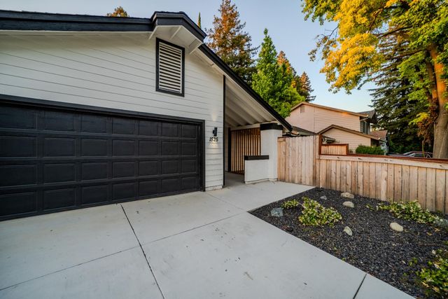 1525 Woodland Oaks Way, Sacramento, CA 95833