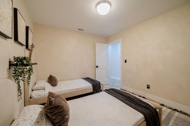 1525 Woodland Oaks Way, Sacramento, CA 95833