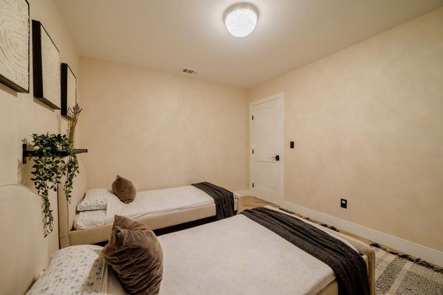 1525 Woodland Oaks Way, Sacramento, CA 95833