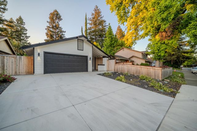 1525 Woodland Oaks Way, Sacramento, CA 95833