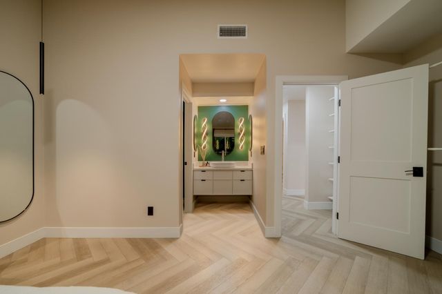 1525 Woodland Oaks Way, Sacramento, CA 95833