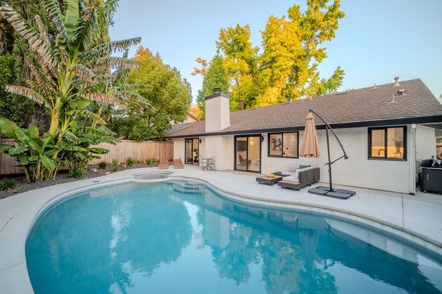 1525 Woodland Oaks Way, Sacramento, CA 95833