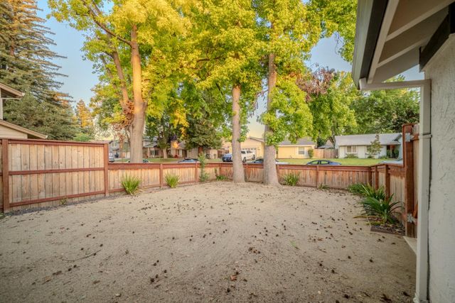 1525 Woodland Oaks Way, Sacramento, CA 95833