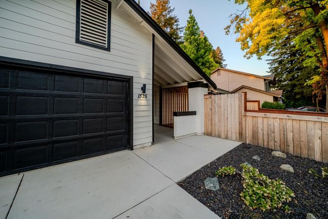 1525 Woodland Oaks Way, Sacramento, CA 95833
