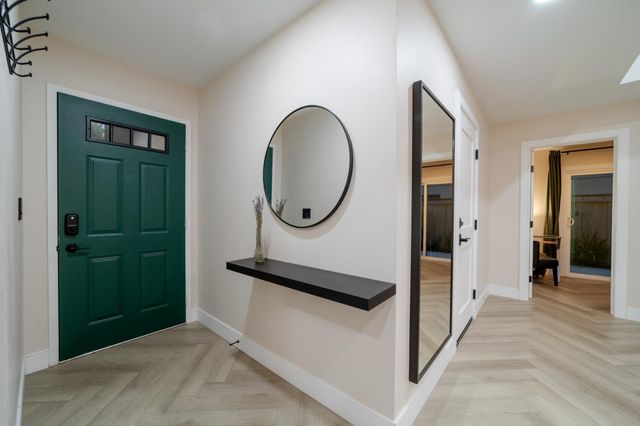 1525 Woodland Oaks Way, Sacramento, CA 95833
