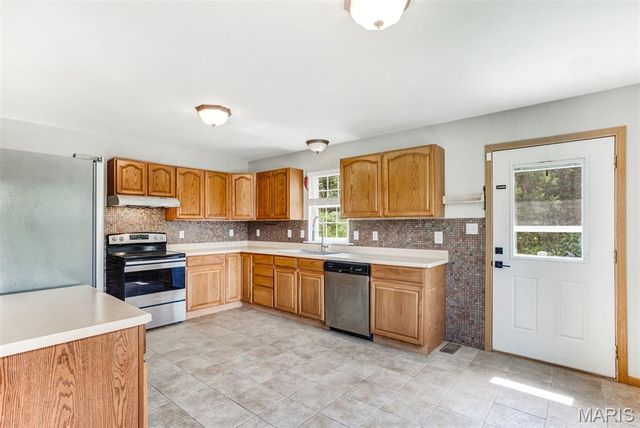 4043 E Shore Drive, Hillsboro, MO 63050