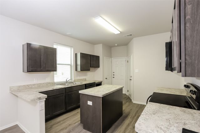 5512 Willamette Drive, Fort Worth, TX 76119