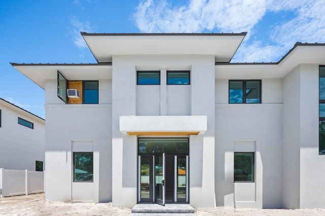 215 SE 5th Street, Delray Beach, FL 33483