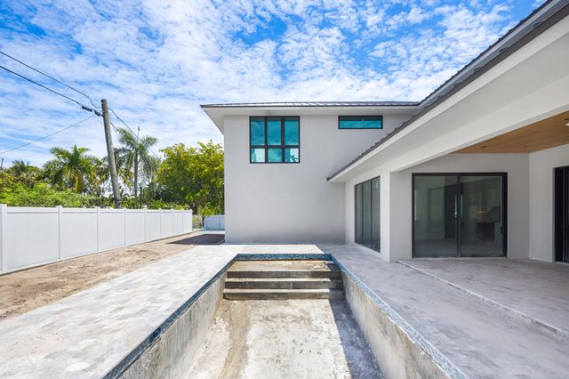 215 SE 5th Street, Delray Beach, FL 33483