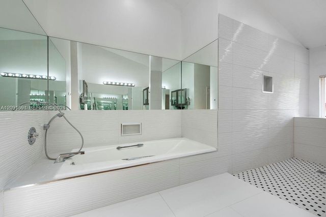 2000 S Bayshore Drive 58, Miami, FL 33133