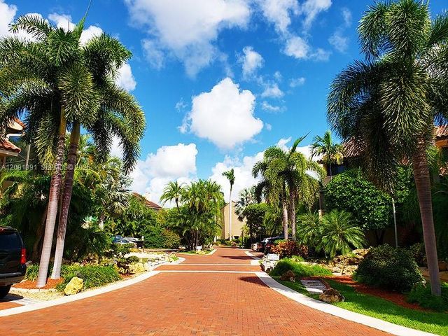 2000 S Bayshore Drive 58, Miami, FL 33133
