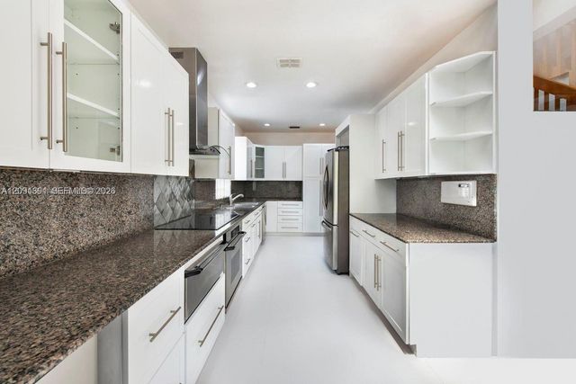 2000 S Bayshore Drive 58, Miami, FL 33133