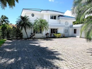 1740 SE 7th Street, Fort Lauderdale, FL 33301