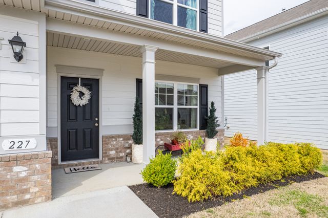 227 Stonewall Dr, Columbia, TN 38401