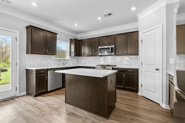 227 Stonewall Dr, Columbia, TN 38401