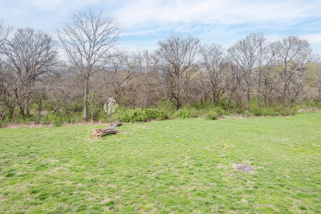 227 Stonewall Dr, Columbia, TN 38401