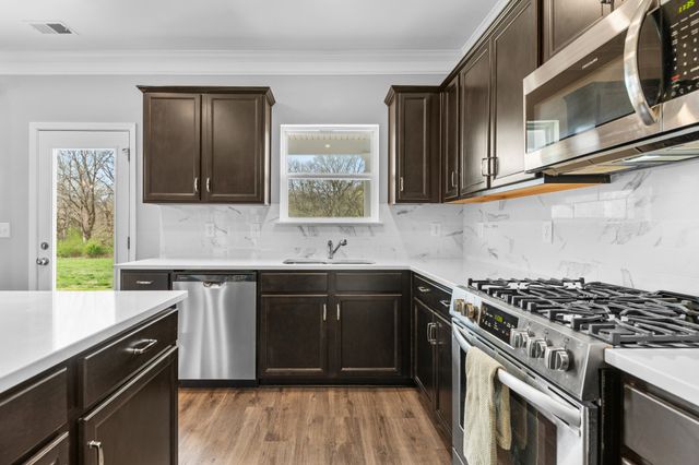 227 Stonewall Dr, Columbia, TN 38401