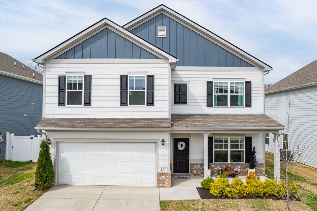 227 Stonewall Dr, Columbia, TN 38401
