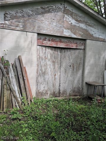 141 Austin Avenue NW, Warren, OH 44485