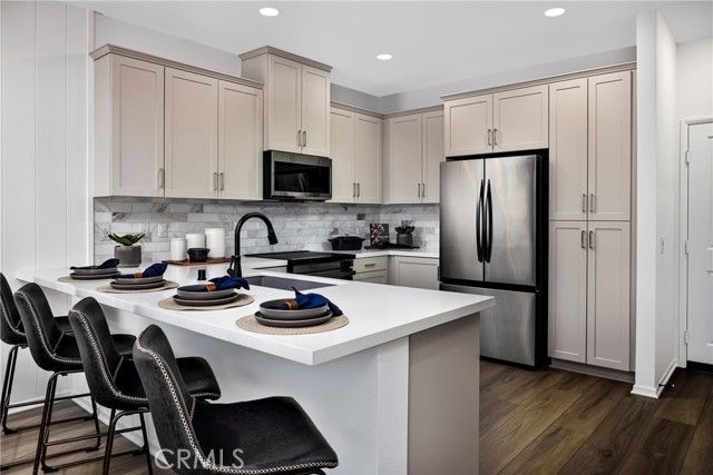 3990 E. OAKWOOD AVE., Ontario, CA 91761