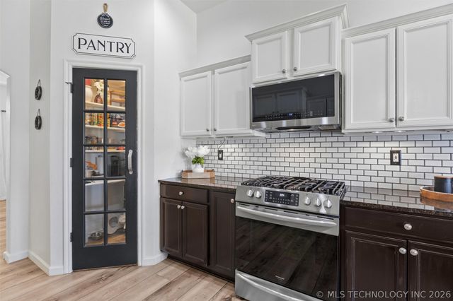 3202 Stonewall Drive, Bartlesville, OK 74006