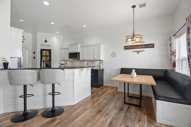 3202 Stonewall Drive, Bartlesville, OK 74006