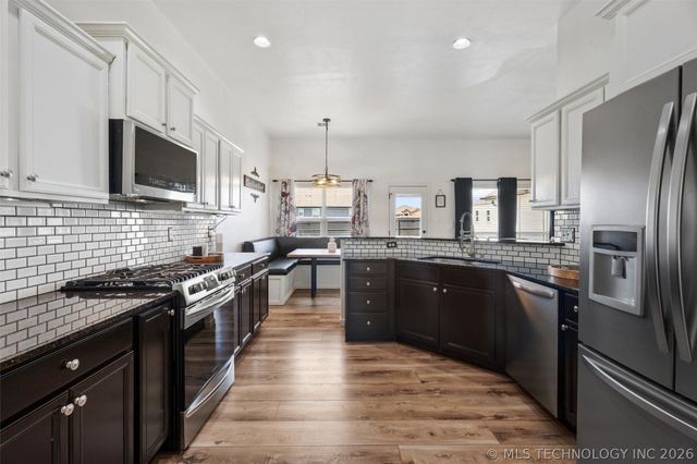 3202 Stonewall Drive, Bartlesville, OK 74006