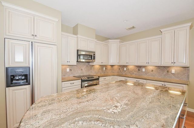 46 Grants Lake Circle, Sugar Land, TX 77479