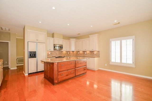 46 Grants Lake Circle, Sugar Land, TX 77479