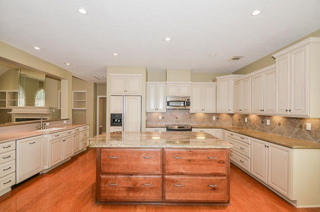 46 Grants Lake Circle, Sugar Land, TX 77479