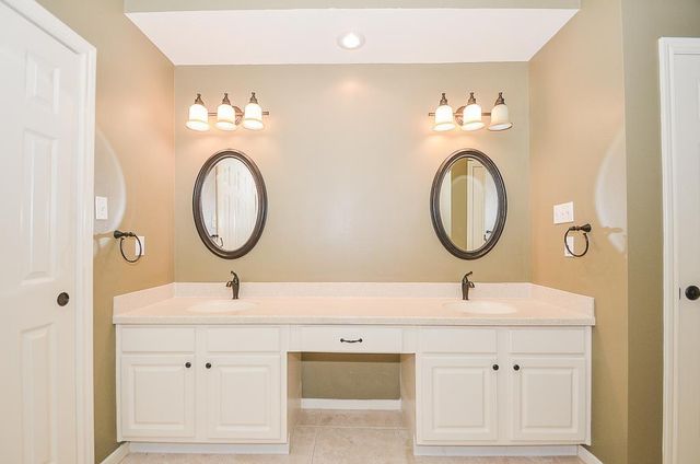 46 Grants Lake Circle, Sugar Land, TX 77479