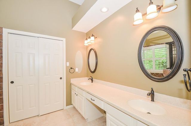 46 Grants Lake Circle, Sugar Land, TX 77479