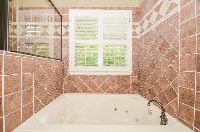 46 Grants Lake Circle, Sugar Land, TX 77479