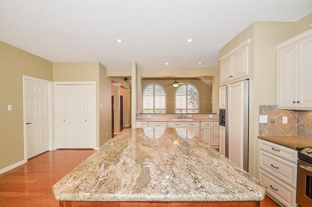 46 Grants Lake Circle, Sugar Land, TX 77479