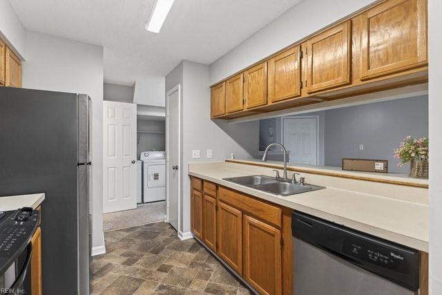 12735 Daybreak CIR, Newport News, VA 23602