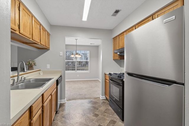 12735 Daybreak CIR, Newport News, VA 23602