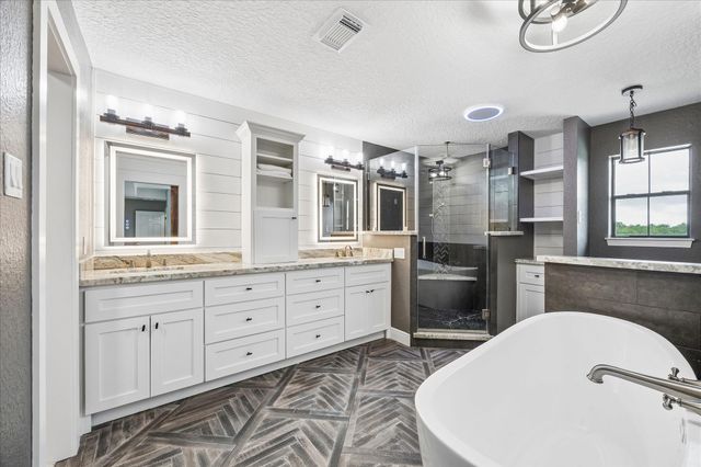9102 N Humble Camp Road, Dickinson, TX 77539