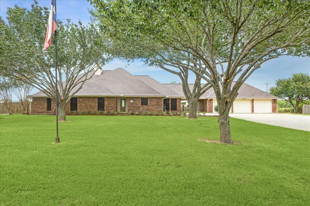 9102 N Humble Camp Road, Dickinson, TX 77539