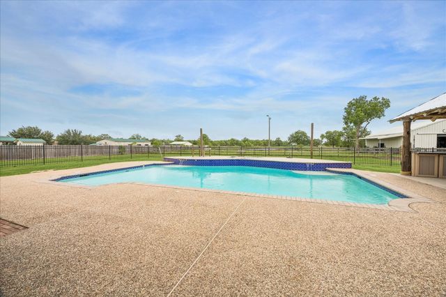 9102 N Humble Camp Road, Dickinson, TX 77539