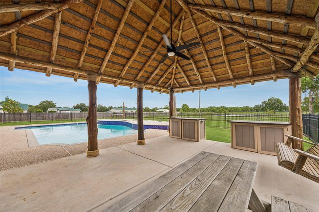 9102 N Humble Camp Road, Dickinson, TX 77539