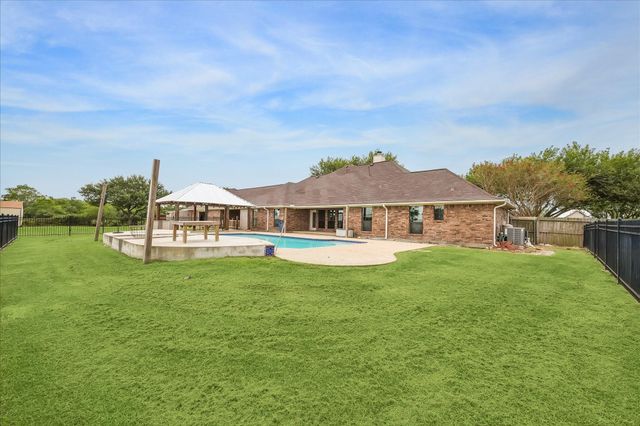 9102 N Humble Camp Road, Dickinson, TX 77539