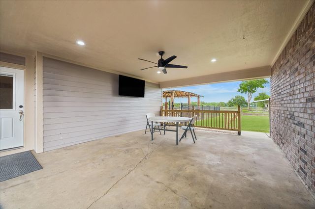 9102 N Humble Camp Road, Dickinson, TX 77539