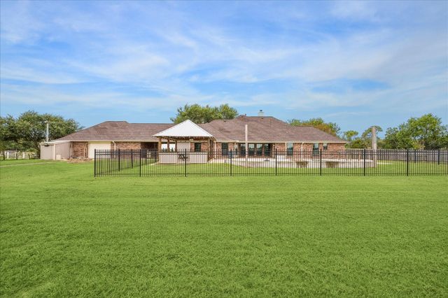 9102 N Humble Camp Road, Dickinson, TX 77539