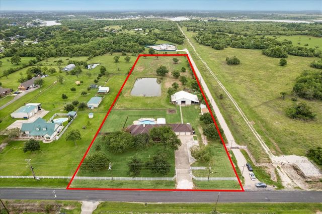 9102 N Humble Camp Road, Dickinson, TX 77539